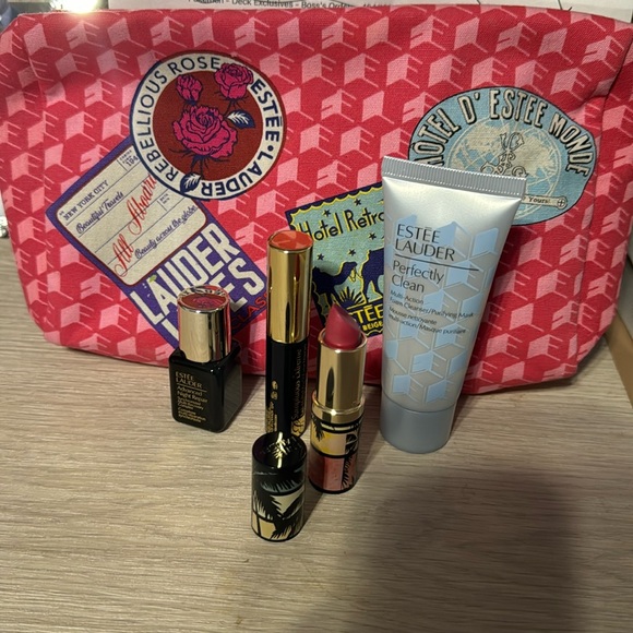 Estée Lauder Makeup Bag with mascara, lip stick, night cream and purifying mask - Picture 1 of 1